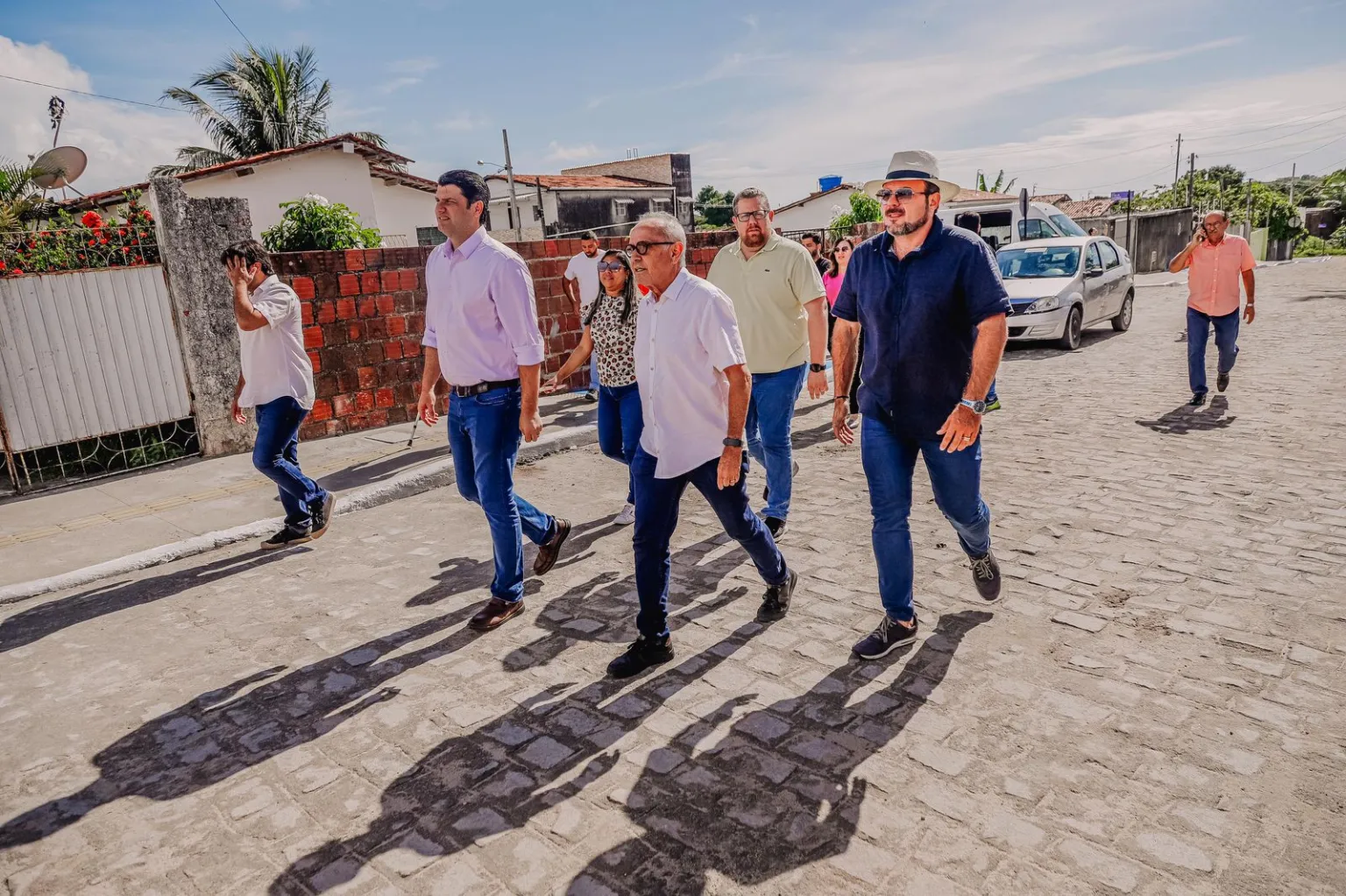 Cícero supera Luciano Cartaxo e Ricardo Coutinho juntos em quantidade de ruas calçadas