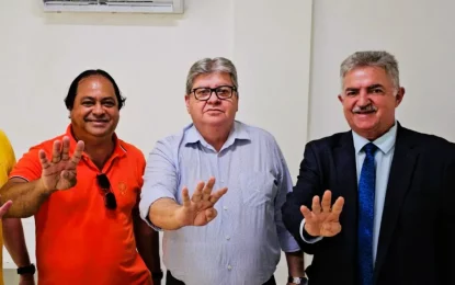 Ao lado do governador João Azevedo, Marcelo confirma pré-candidatura a prefeito de Lucena: “Os bons tempos vão voltar, porque o PSB sabe administrar”