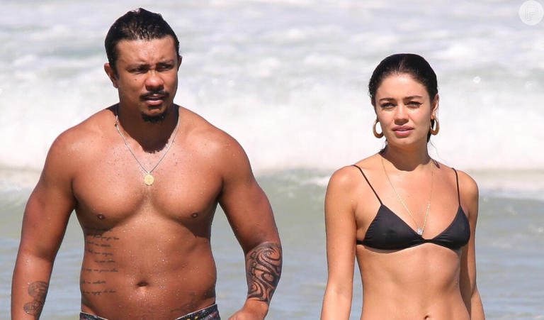 É o amor! Sophie Charlotte e Xamã se pegam muito e dão beijão em praia do Rio de Janeiro. Veja fotos do flagra!