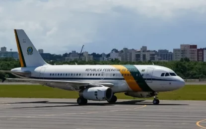 Avião de Lula sofre pane e sobrevoa aeroporto por quatro horas para gastar combustível e pousar com segurança