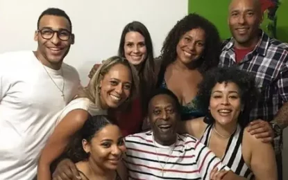 Dois anos após a morte de Pelé, herança permanece indefinida e seu legado se espalha pelo mundo