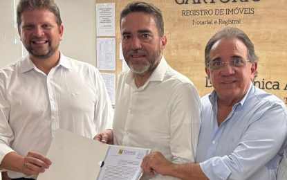 Prefeito de Serra Branca recebe gestores da Fundação e do Hospital Napoleão Laureano e assinam escritura de terreno para construção do centro oncológico