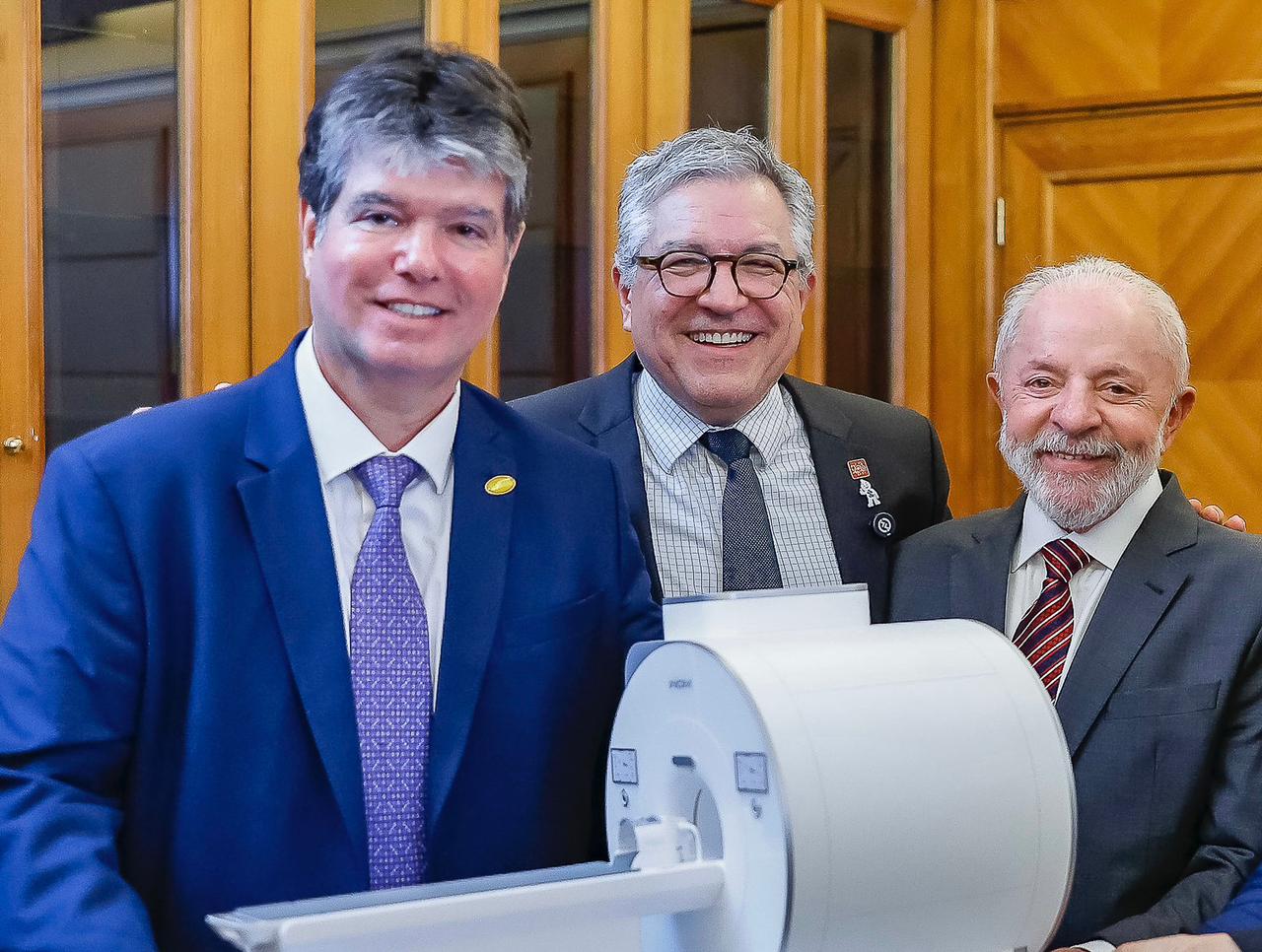 Reunião de Ruy com presidente Lula e Ministro da Saúde garante avanço para distribuição de materiais especiais para pessoas com autismo através do SUS