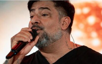 Vídeo: Cantor “paquera” filha do prefeito durante show em Pedras de Fogo