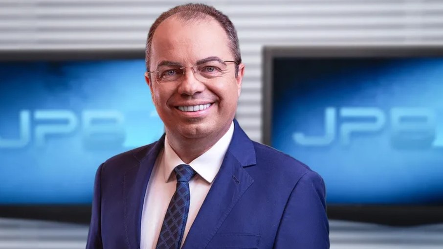 Apresentador de jornal da Globo é internado às pressas
