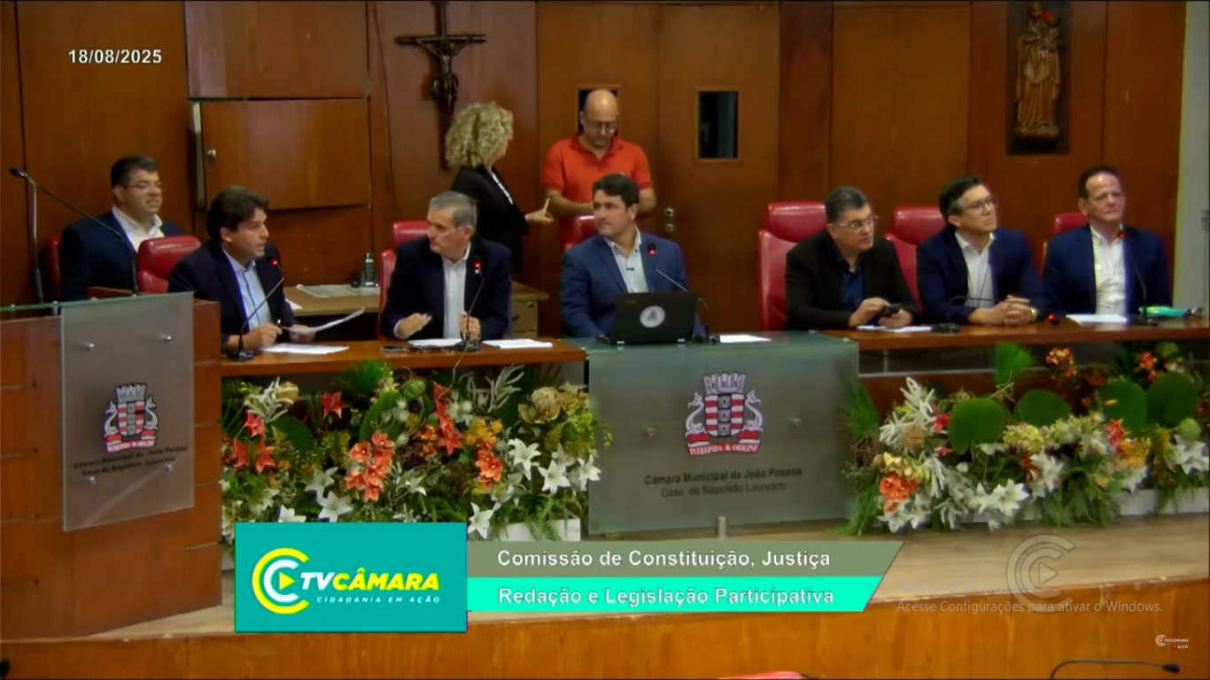 CCJ acata ajuste das gratificações de diretor escolar administrativo e pedagógico do Município
