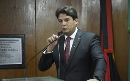 Parlamentar critica saúde pública do Município