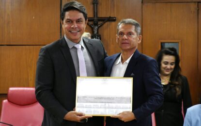 CMJP entrega Título de Cidadão Pessoense a Luiz Carlos Barreto de Queiroz