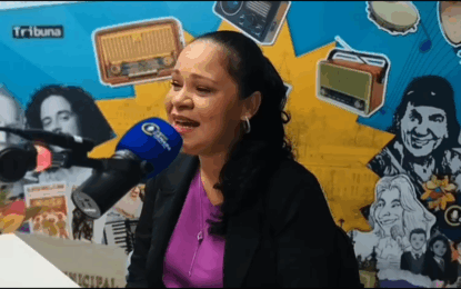 Rádio Câmara JP recebe cantora e compositora Grazi Vilanueva