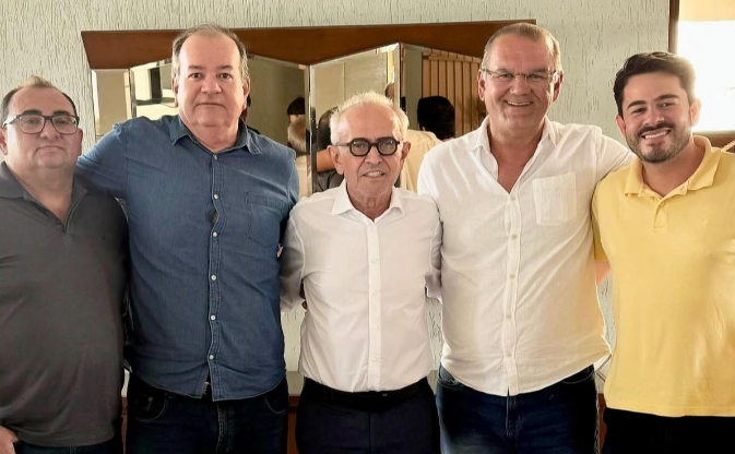 Vereadores da base de Jackson Alvino anunciam apoio a Cícero Lucena