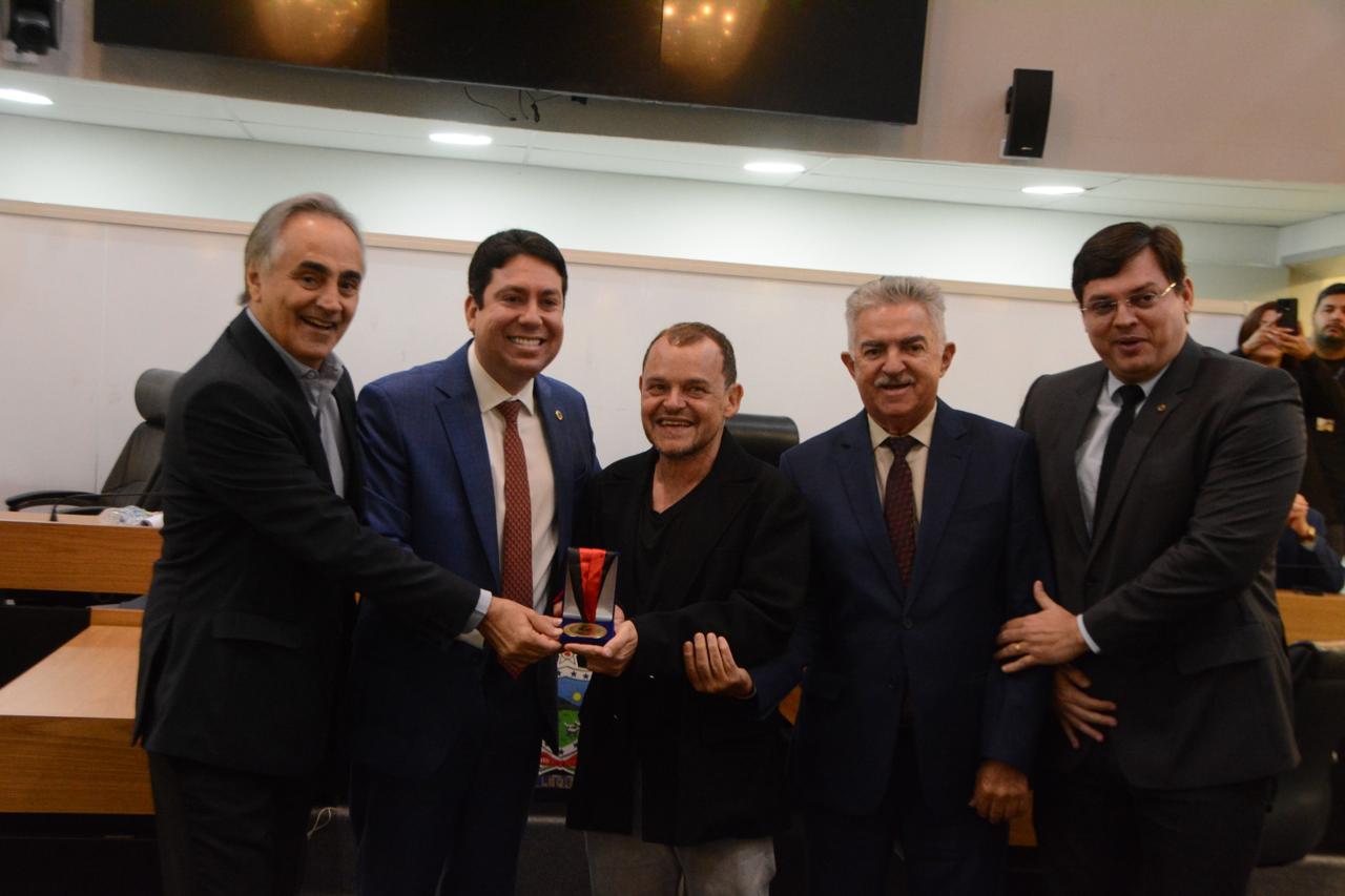 ALPB concede Medalha Augusto dos Anjos aо ator Mateus Nachtergaele