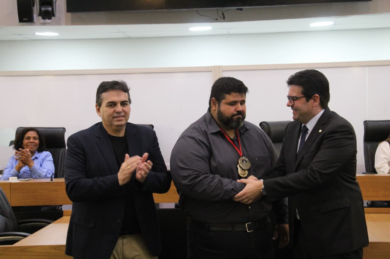CMJP e ALPB concedem Medalha Darcy Ribeiro ao policial penal Mazukyevicz Ramon