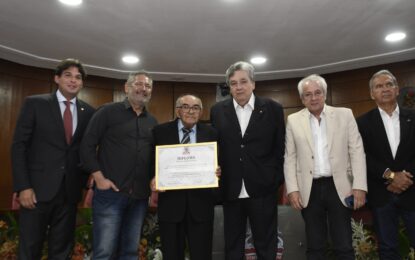 Cabeleireiro José de Almeida recebe o Título de Cidadão Pessoense