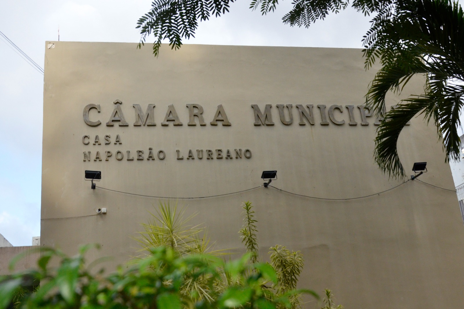 CMJP debate população em situação de rua, recebe estudantes e concede homenagens