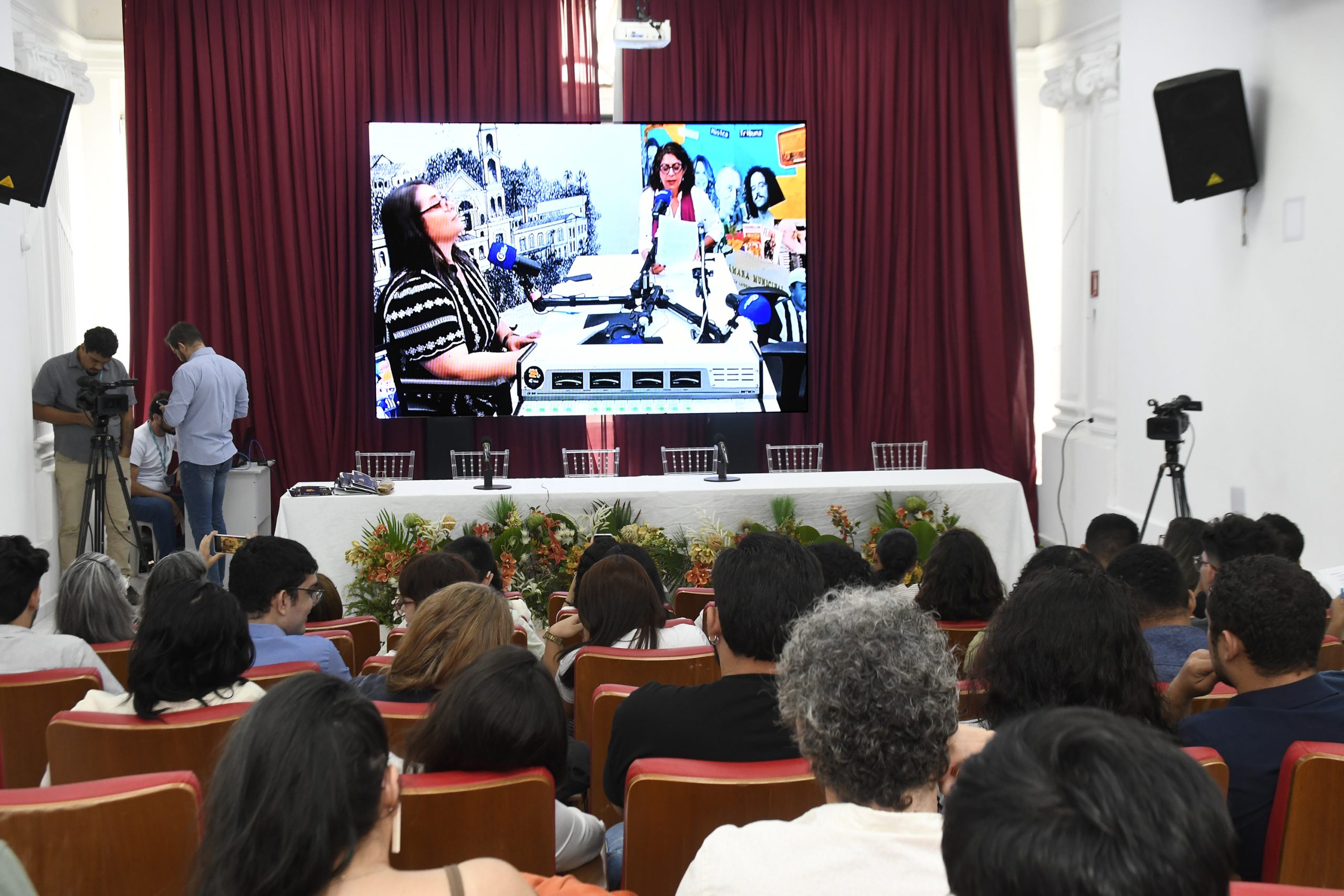 Estudantes acompanham gravação do programa ‘A Voz do Brasil’, na CMJP