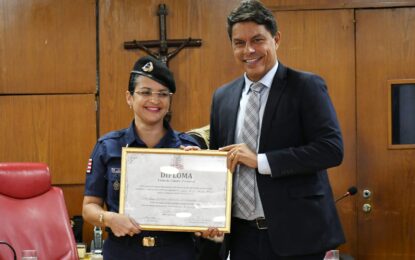 Câmara entrega Título de Cidadã Pessoense a Íris Cavalcante