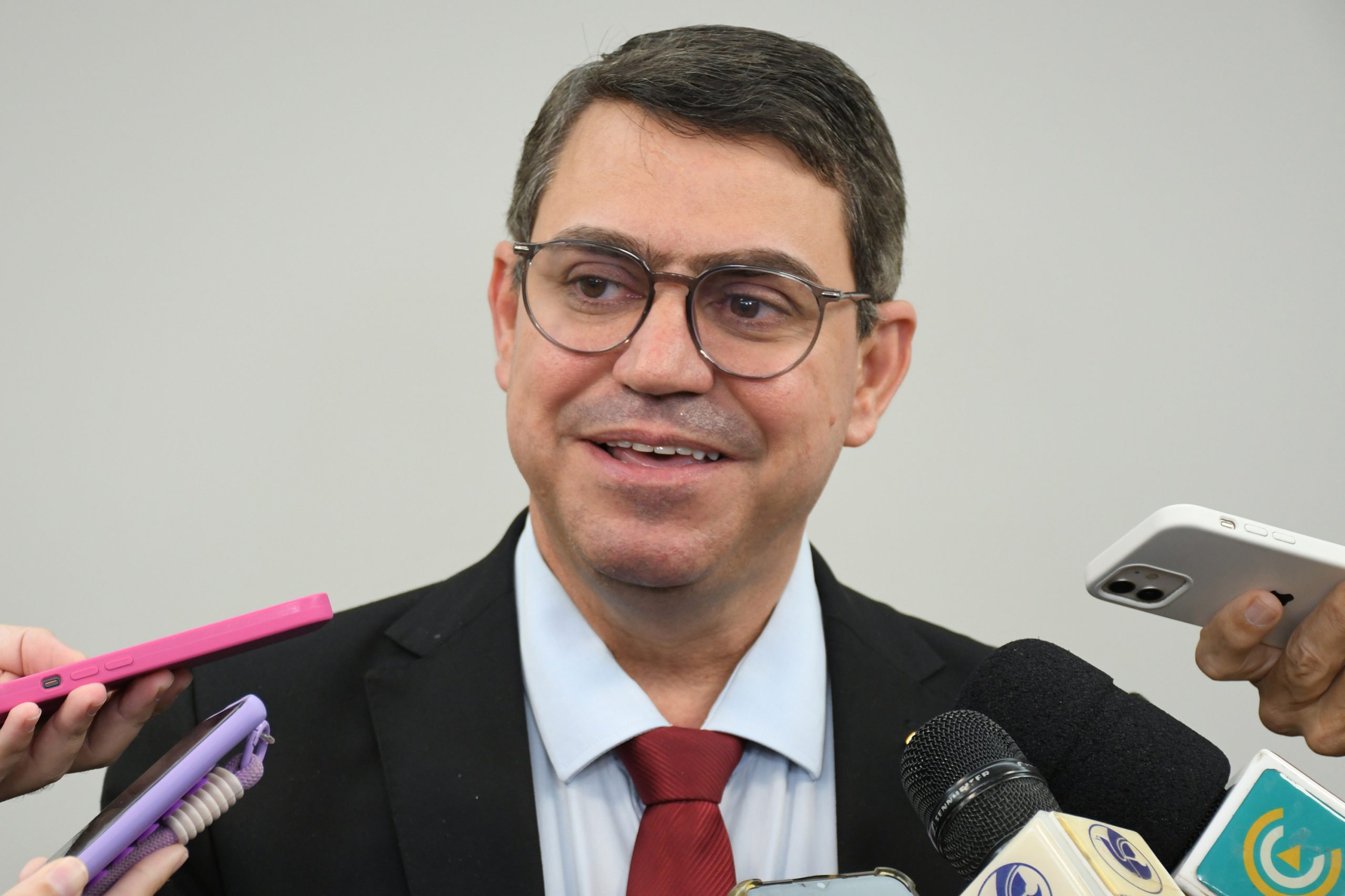 Prefeito atende pedido de presidente da Câmara e prorroga Refis