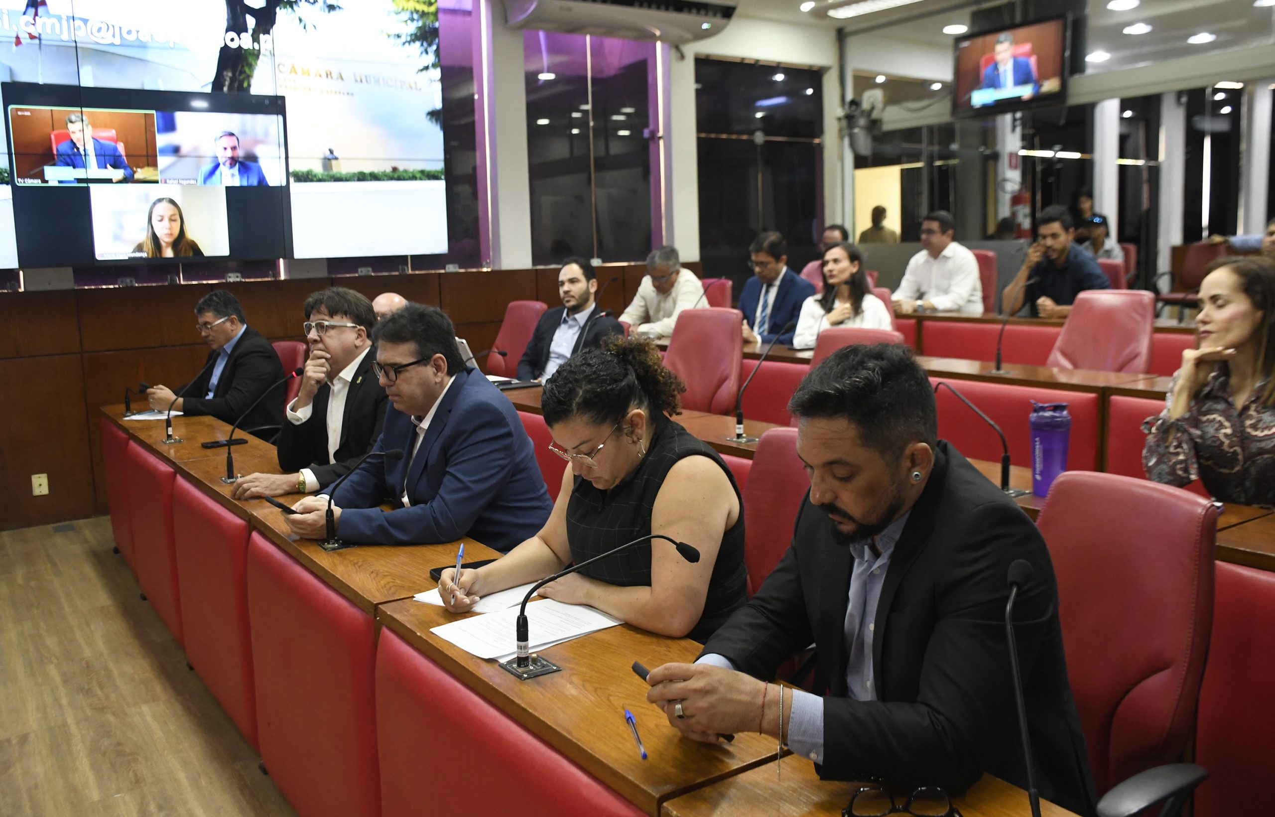 Primeiro representante de postos fala na CPI dos Combustíveis