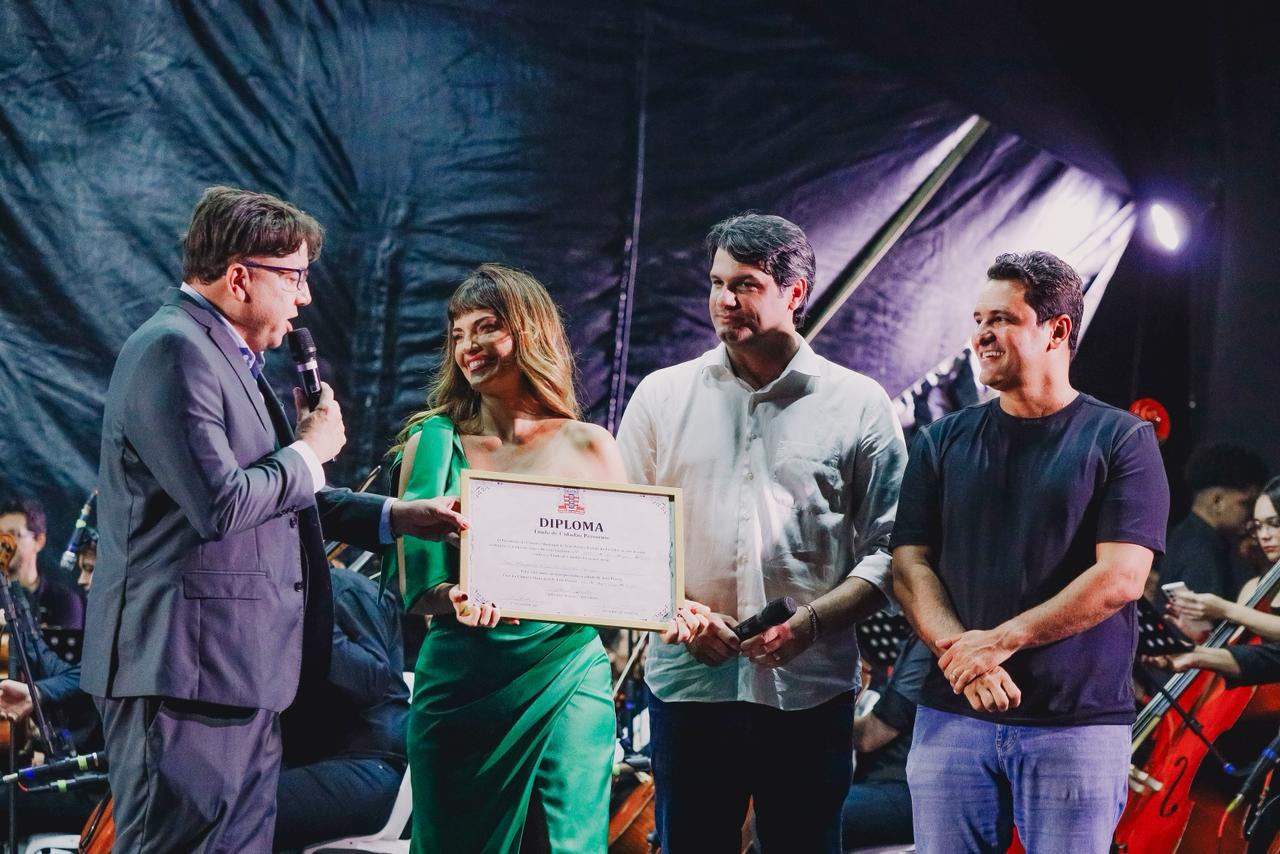 Câmara concede Título de Cidadã Pessoense à atriz Mayana Neiva