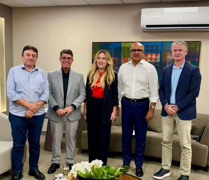 Dinho se reúne com representante do Mídiacom e empresários de comunicação do Estado