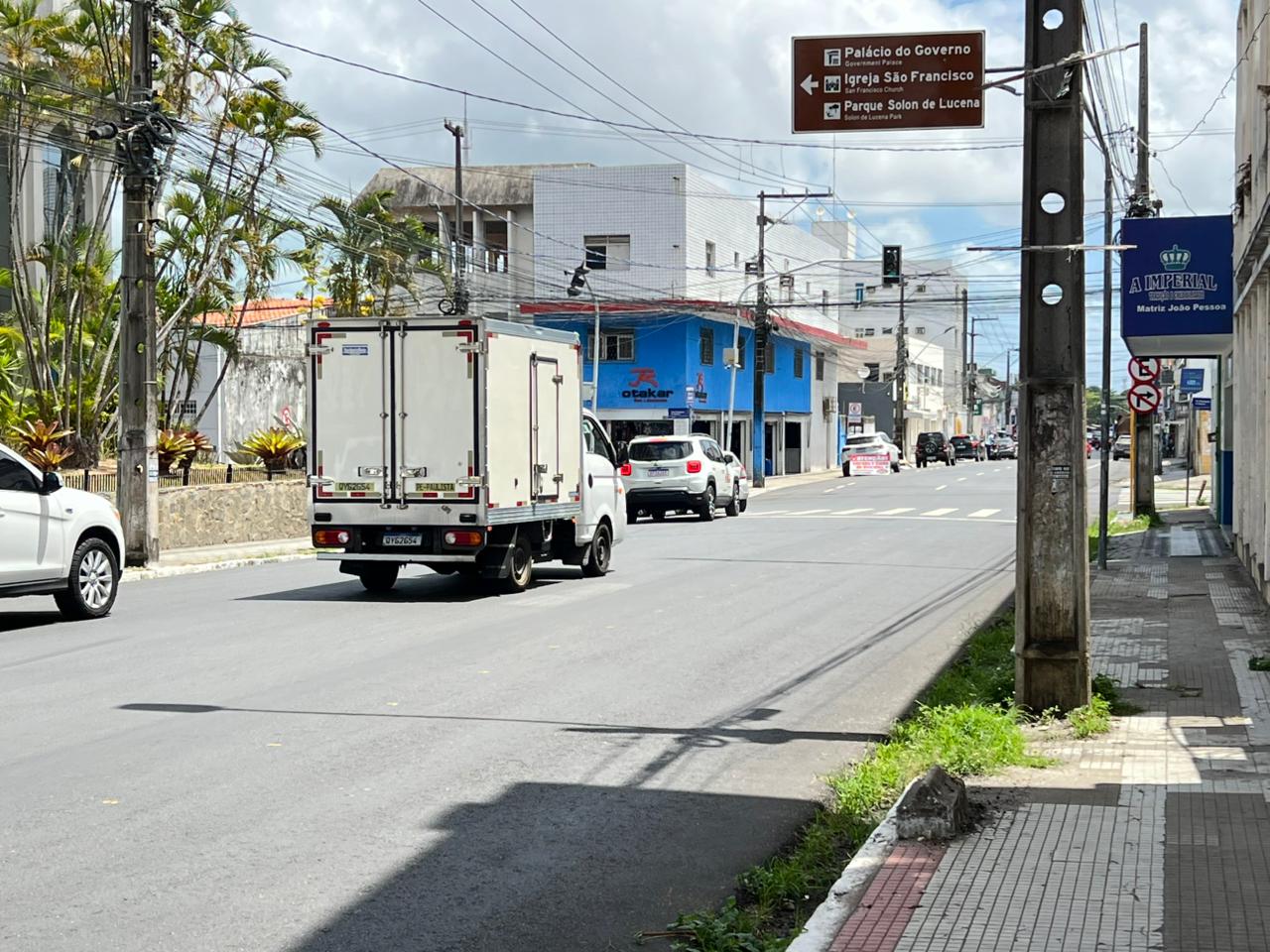 Prefeito sanciona lei que desobriga comerciantes de arcarem com custos do frete