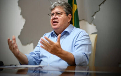 João Azevêdo rebate críticas de ex-aliados por não sorrir e defende legado administrativo: “Se fosse desonesto, aí sim ficaria preocupado”