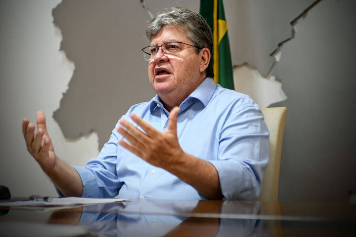 João Azevêdo rebate críticas de ex-aliados por não sorrir e defende legado administrativo: “Se fosse desonesto, aí sim ficaria preocupado”