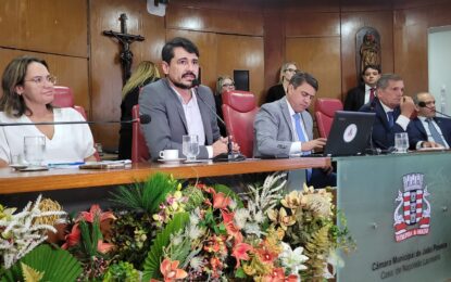 Parlamentares questionam secretário sobre Saúde Municipal