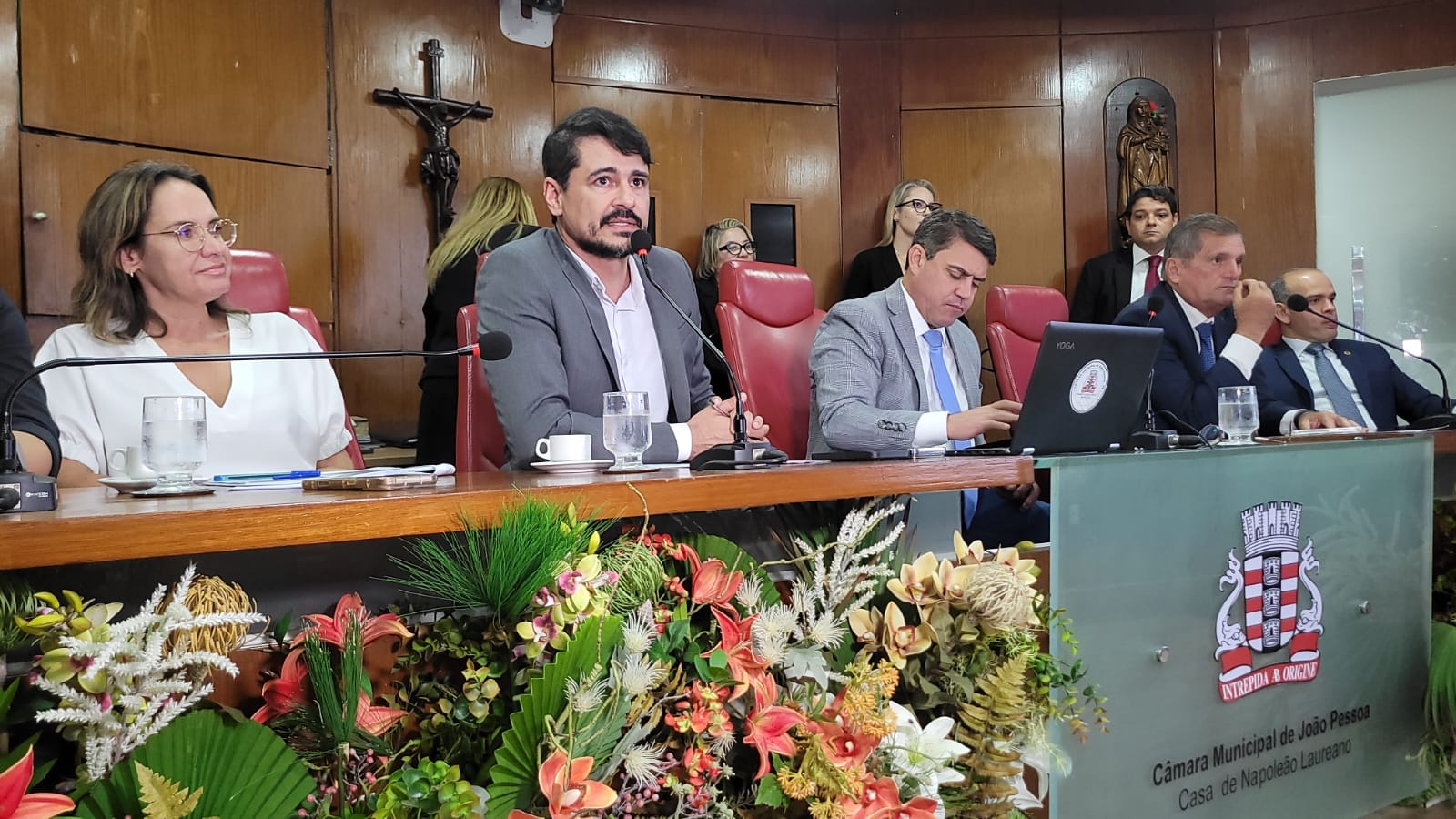 Parlamentares questionam secretário sobre Saúde Municipal