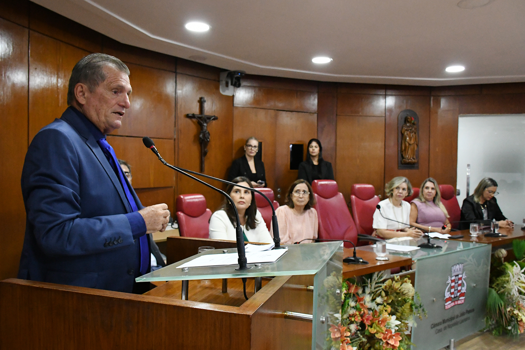 Sessão debate feminização da pobreza e políticas públicas de enfrentamento