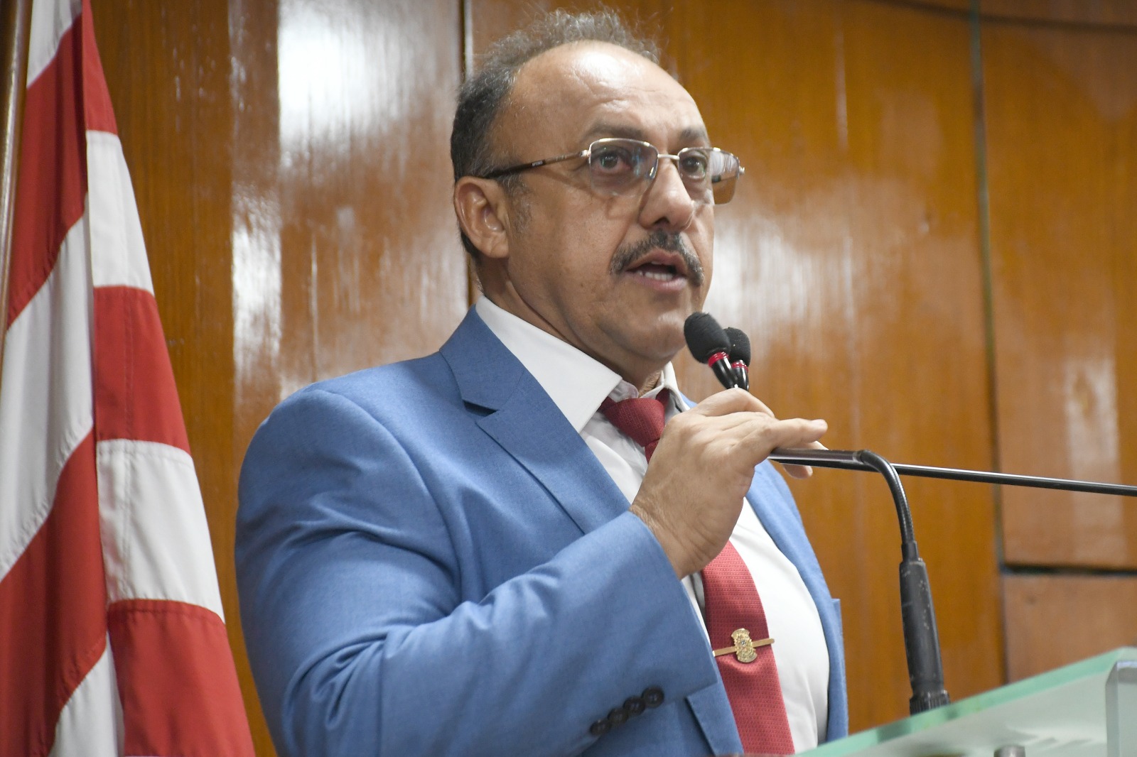 Parlamentar pede atenção da PMJP às obras paralisadas e com defeitos