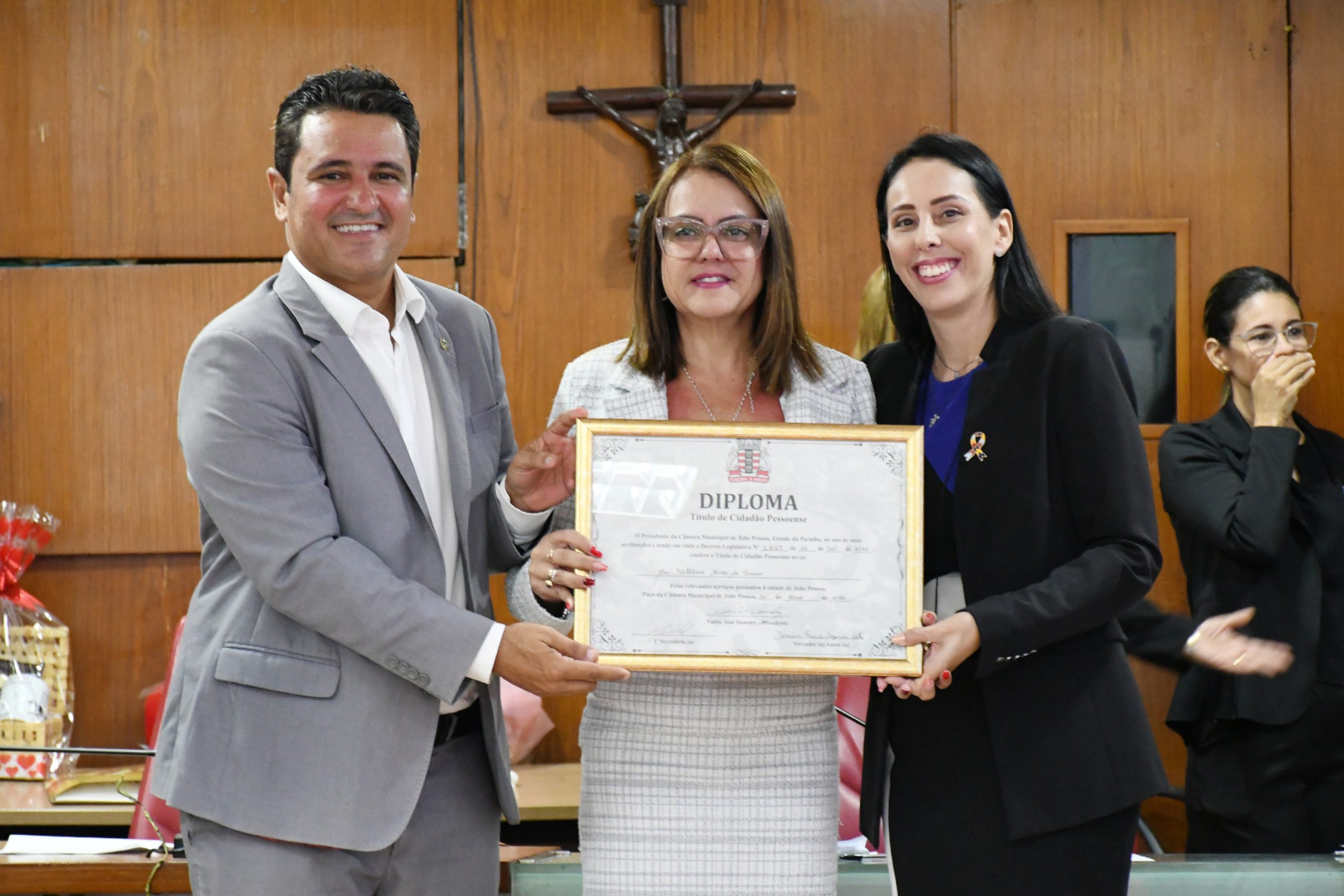 CMJP entrega Título de Cidadã Pessoense a Yvethlane Alves de Farias