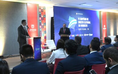 Professor de direito eleitoral recebe cidadania pessoense