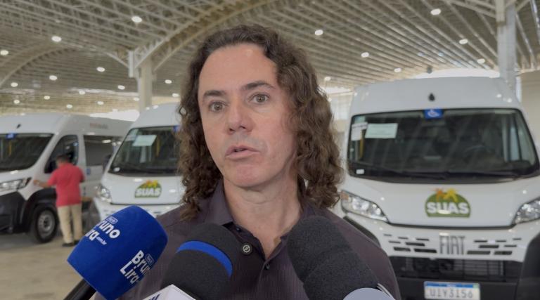 Após ser chamado de nervoso, Veneziano alfineta Hugo Motta: “Não temo batidas à porta às seis da manhã”