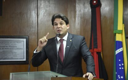 Parlamentar parabeniza Hospital Napoleão Laureano pelos 64 anos