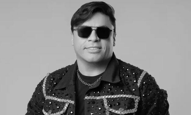 Cantor Neto Araújo, ex-Cavaleiros do Forró e vocalista da Collo de Menina, morre aos 42 anos
