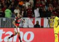 Flamengo vence e fica a um ponto do Palmeiras, líder do Brasileirão