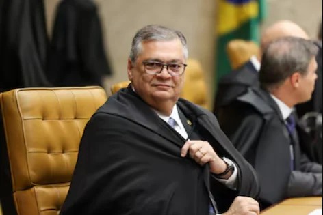 Flávio Dino pede vista e adia decisão sobre julgamento conjunto de Moraes e Mendonça no Caso Master