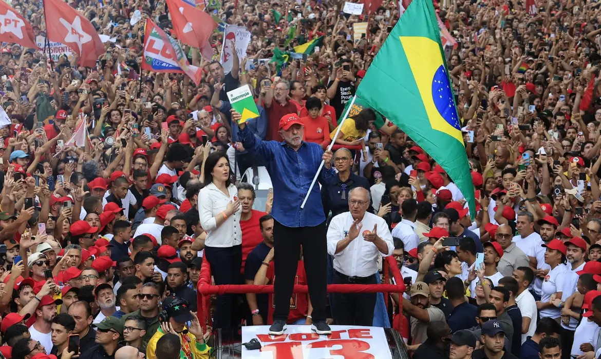 Lula ganhou votos em todos os estados do 1º para o 2º turno; veja onde mais cresceu